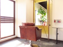 ネスト ヘアーデザイン(NEST hair design)の雰囲気（癖毛を隠すから活かす事で本来の自分らしさが好きになります。）