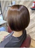 ボブスタイル ぱつんボブ 明るい白髪染め ボブ