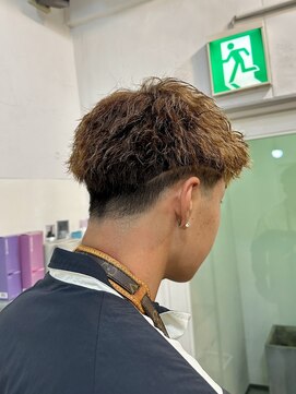 ファルベ(Farbe) フェザー/サーフカール/センターパート/波巻きツイスパ