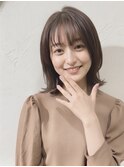 くすみベージュ×くびれミディ
