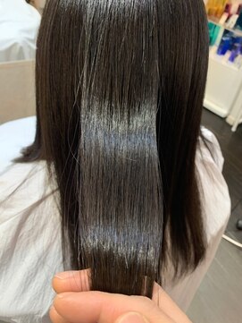 サックスヘアー(Saks hair) ヤバヤバトリートメントで艶サラロング[お勧めはイルミナカラー]