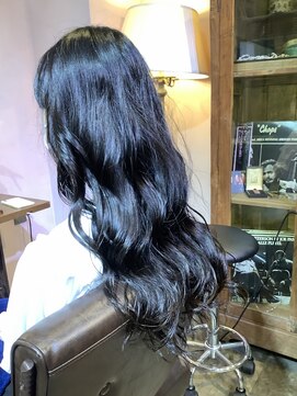 美容室 フィックス 軽くアイロンで巻いてみました。