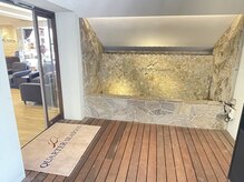 隠れ家風のエントランス ［茗荷谷/白髪染め/ヘッドスパ/髪質改善/縮毛矯正］