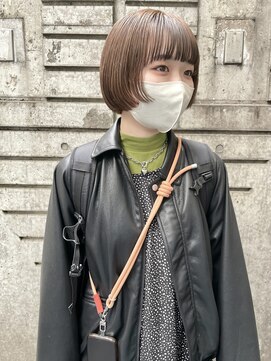 ケンジ ツルヤチョウ(KENJE tsuruyacho) 前上がりボブ/丸みボブ/ミルクティーベージュ/髪質改善