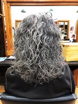 ベル(BELL)&nbsp;グレイヘアにスパイラルパーマ☆【BELL桜新町/用賀】