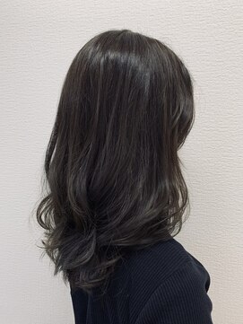 クシェル バイ リリア(kuschel by LILIA.) アッシュハイライトカラー