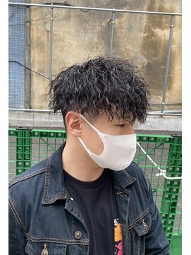 ドルクス 日本橋(Dorcus) 人気の縦落ちツイストスパイラル　メンズパーマが上手いお店