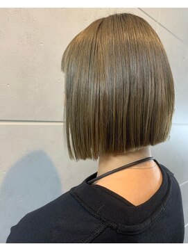 ジーク(SieG) 切りっぱなしボブ/グレージュ