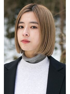 ワク(WAKU) WAKU】金髪×切りっぱなしボブ　フロント　グレーベージュ