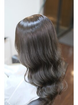 ジニアル(XeniaL) ツヤグレージュ