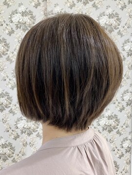 ルシエル バイ カトレアグループ(Le Ciel) 30代40代50代ショートヘア/グレーベージュカラー/くびれショート