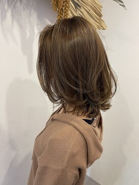 イーナ(iina) ミディアムレイヤー オリーブベージュ