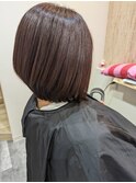 ナチュラル前下がりボブ