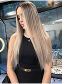 夏のトレンド海外風バレイヤージュとナチュラルベージュのロング