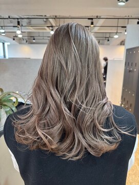 メリー オオサカ(Merly Osaka) 人気の透明感グレージュカラー