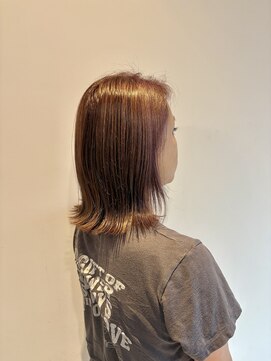 ペスカケイクリエイティブ(PESCA K-CREATIVE) 上品に揺れる外ハネミディ×艶カラー