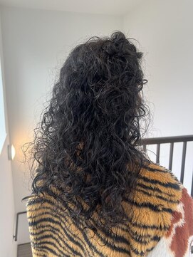 ナループロア ハチ(Nalu pu loa hachi) ハードパーマ/くるくるパーマ/ロングパーマ