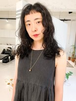 ヨハ ク&nbsp;黒髪ロングなオン眉バランス