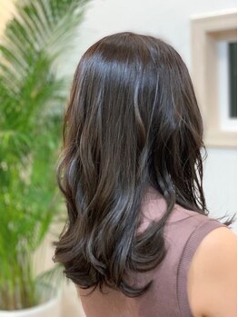 ルアナヘアー(LUANA hair)の写真/【新質感フローディア】軽やかに潤ってまとまる新しいヘアケア。指通りなめらかなさらツヤ髪を手に入れて♪