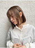 内巻きボブベージュカラーブリーチなしハイライトサイドバング