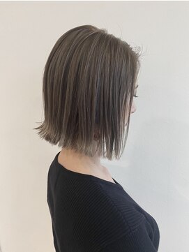 ユーフォリア 青山(Euphoria) 20代30代透明感ハイライト前下がりラインボブ