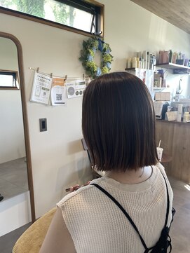 サトイ(satoi) ボブスタイル【ワンレン、外ハネ】