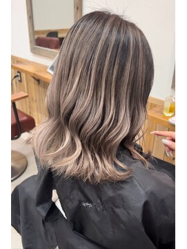 ノーム 横浜(NORM) バレイヤージュ