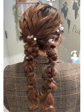 パシャ(Pasha) ふわふわツイン編みおろし