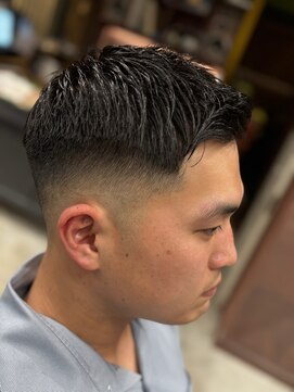 フォーコーナーズカットショップスリーセント 栄(FourCornersCutShop 3/cent) フェードショート