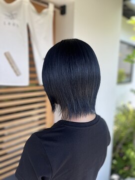 ミキカミ ネイビーブルー×ウルフボブ