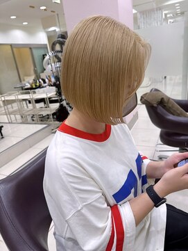 ヘアメイク シュシュ(Hair make chou chou) 内巻きボブミニボブ切りっぱなしボブベージュカラー