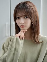 アロ(alo) 大人ナチュラル小顔レイヤーミディ