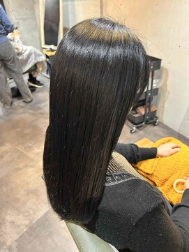 【黒髪×上質ストレート】艶が溢れるミニマルロング