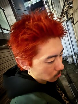 ブレイズマン(BLAZEMAN) 鮮烈なオレンジが魅せる、唯一無二の無造作ショート