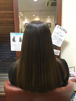 ヘアメイク ポコ ア ポコ(Hair make poco apoco)の写真/湿気に左右されない、上品で自然な艶ストレート。広がる髪を、思わず触れたくなる艶髪へ。