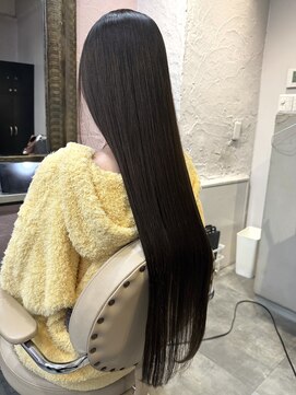 フッタ(Futta) グレージュカラー×艶ロングヘア【新宿】【西武新宿駅】