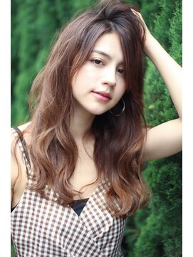 クーエフー(coo et fuu) 斜めバングのフェザーロングをフェミニンに♪藤沢　デジパ抜け感