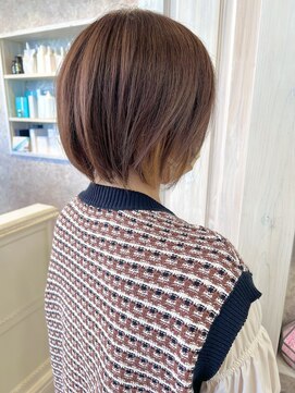 キャアリー(Caary) 福山市美容室Caary 大人ショートボブ チラ見せインナーカラー