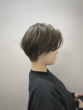 ルッソリベラ 池袋(Lusso libera) くびれショート カーキアッシュ ◎30代40代50代