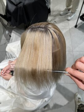 ロンドメリア 天神大名店(Lond Melia) ★グレージュカラー斜めバングデザインカラーシルキー ベージュ