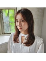 ガーランド (Garland)&nbsp;オフィスで浮かないベージュカラー×顔周りレイヤー