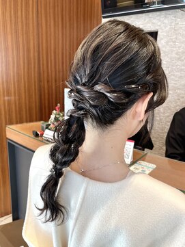 ピークアブー 原宿ハラカド(PEEK-A-BOO) 結婚式参列ヘア ローポニー 編み下ろし 金箔ヘア 原宿ヘアセット