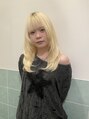 アーティ(aaty)&nbsp;抜きっぱなしブリーチとレイヤーカットの今っぽデザイン