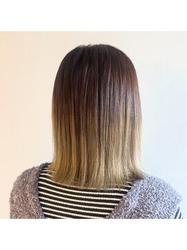 プレイ(pLAy) バレイヤージュ風ミディアムヘア