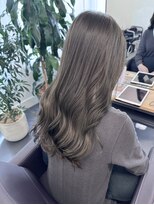 シア(sia)&nbsp;オリーブグレージュで透け感とツヤ、やわらかさのいいとこ取り♪