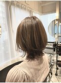 レイヤー多めのくびれウルフレイヤー×ブリーチ無し透けベージュ