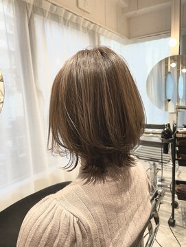 ストレータ バイ マリオ(Strata by mario) レイヤー多めのくびれウルフレイヤー×ブリーチ無し透けベージュ