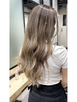 フォーク(FOLK)&nbsp;YAMATO 地毛を生かした根本暗めバレイヤージュ　白髪ぼかし対応