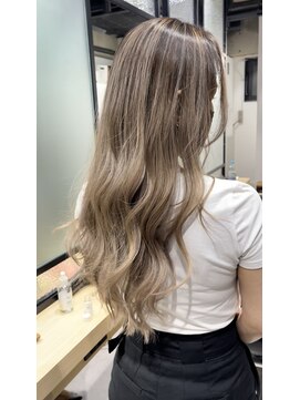 フォーク(FOLK) YAMATO 地毛を生かした根本暗めバレイヤージュ 白髪ぼかし対応