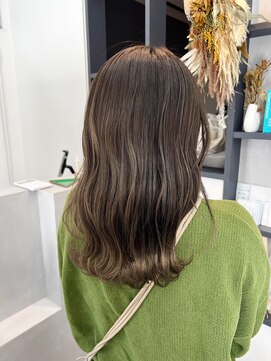 シエン(CIEN) セミロング/ヨシンモリ/波巻き/アッシュ/透明感/シアー